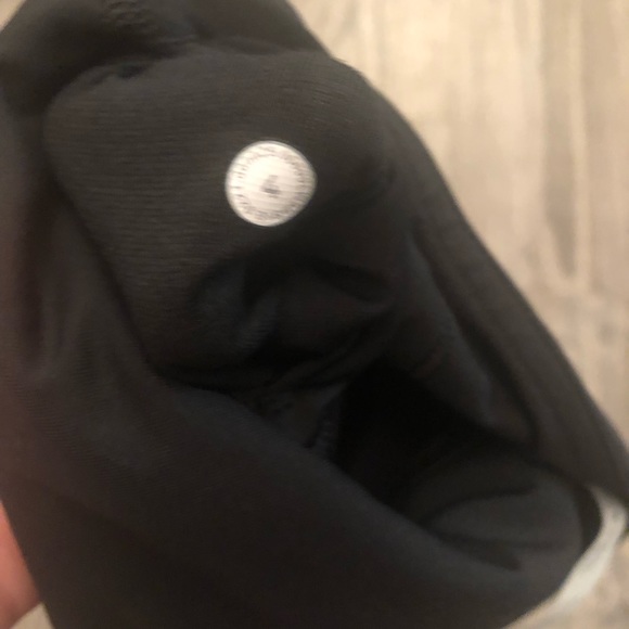 lululemon ribbed contoured HR crop 17" - Picture 5 of 6